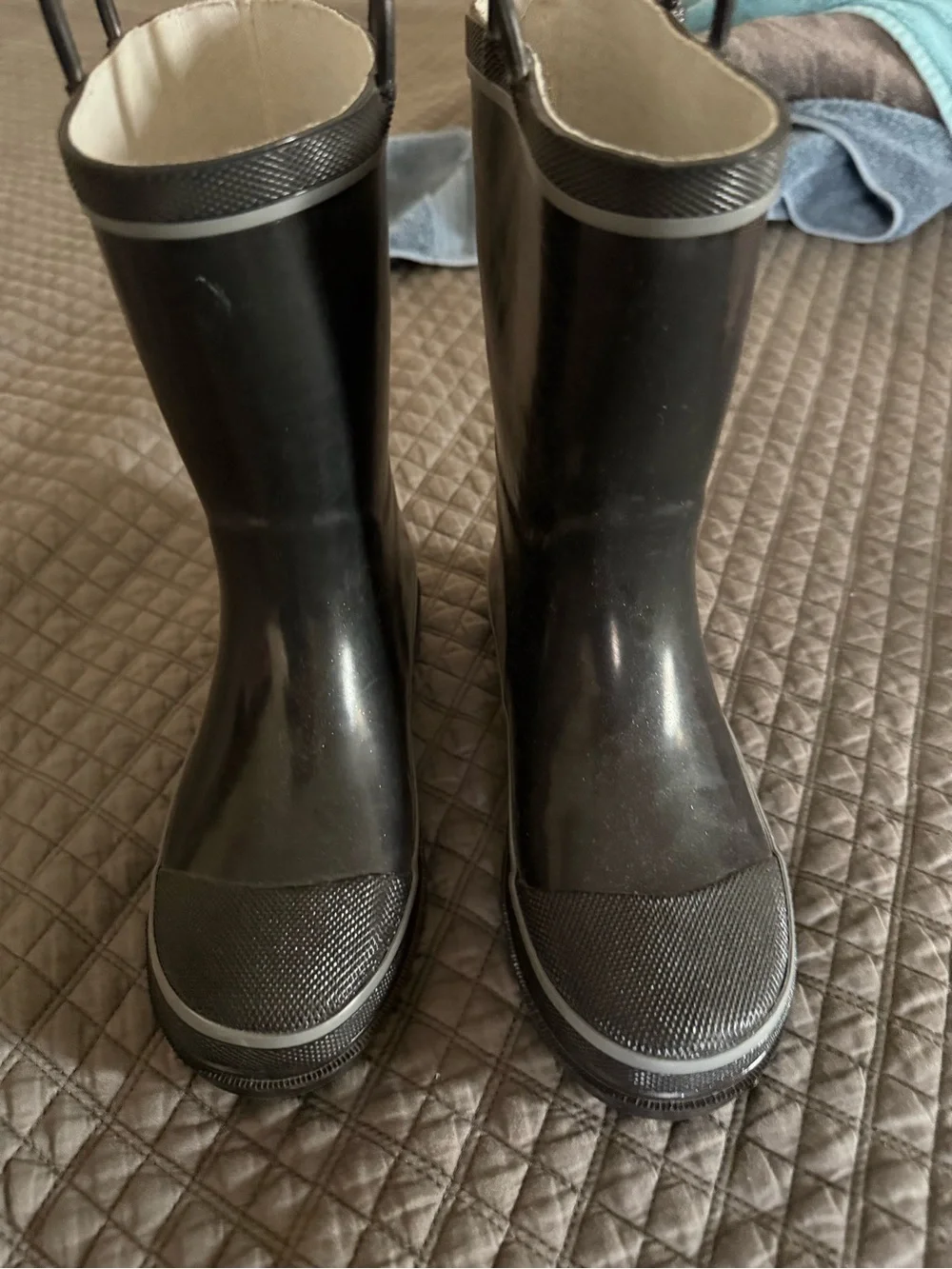Black kids Rain Boots with Textured Toe